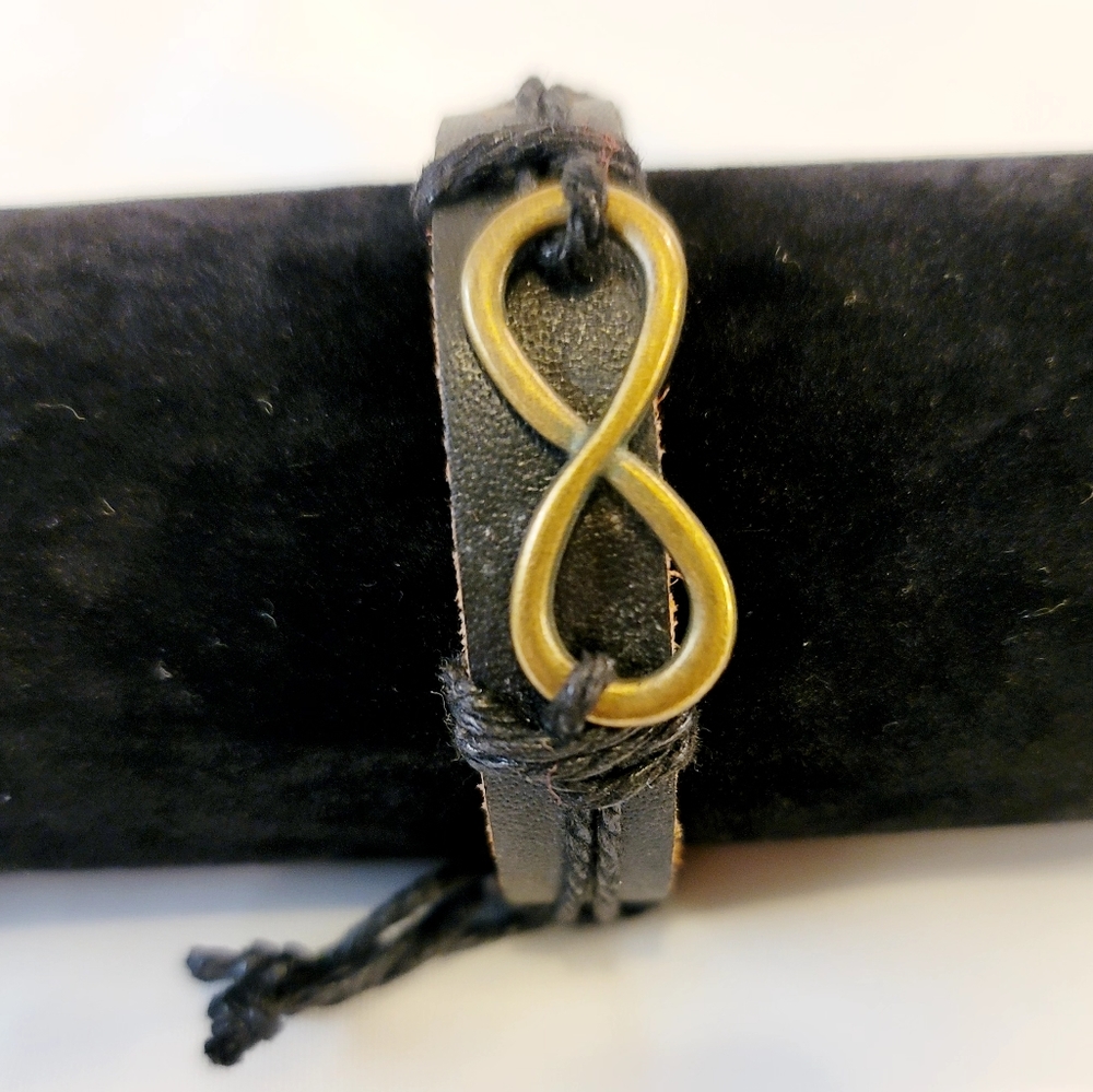 Leather charm bracelet. Unisex. One Size Fits Most